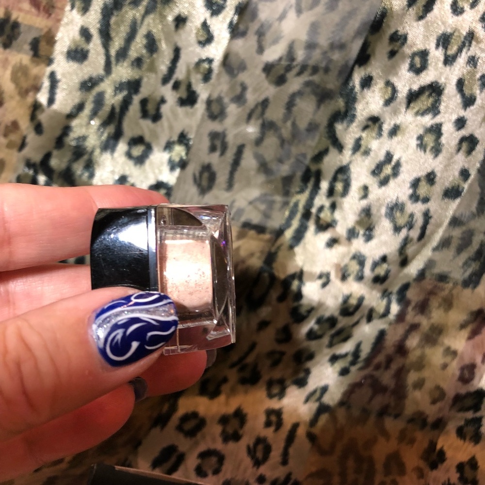 Sexy Younique Mineral pigment eyeshadow - Picture 5 of 7